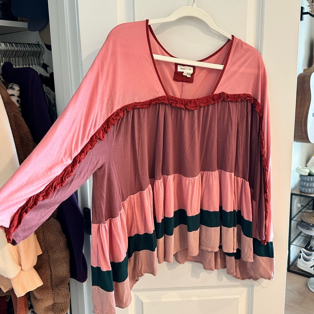 ANTHROPOLOGIE Meadow Rue Tiered Ruffle Swing Striped Top
Blouse Size LARGE